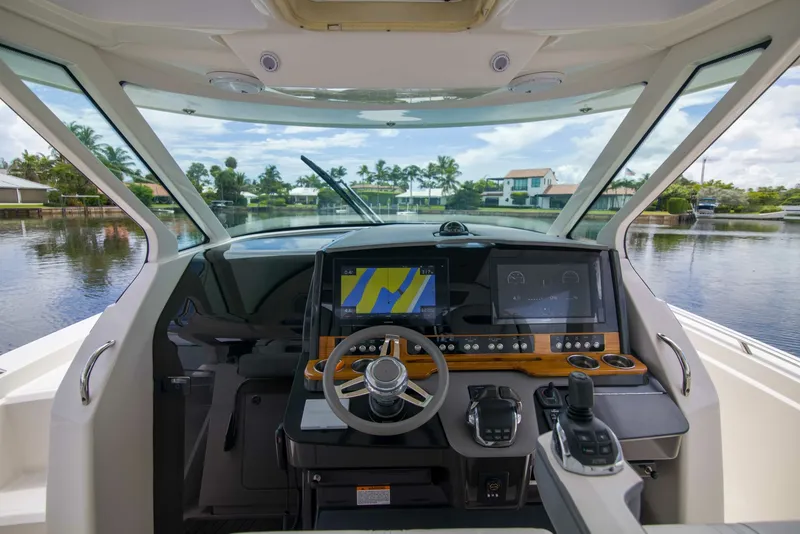 Slide: The Image of Tiara Yachts 38LS - One One 2019 Tiara Yachts 38LS - One One - 7602559