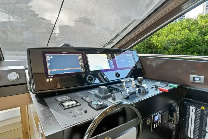Slide: The Image of Ferretti 670 Motoryacht 2020 - 7602393