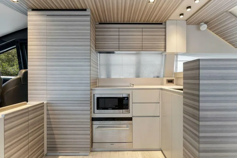 Slide: The Image of Ferretti 670 Motoryacht 2020 - 7602389