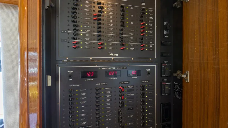 Slide: The Image of 2005 61 Viking Enclosed Bridge Kelkat Breaker Panel - 7603907