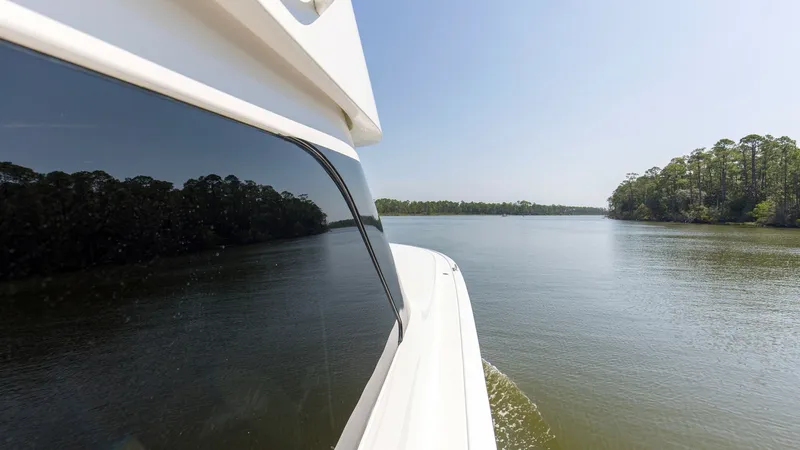 Slide: The Image of 2005 61 Viking Enclosed Bridge Kelkat Forward Bow (1) - 7603947