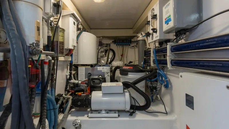 Slide: The Image of 2005 61 Viking Enclosed Bridge Kelkat Engine Room - 7603964