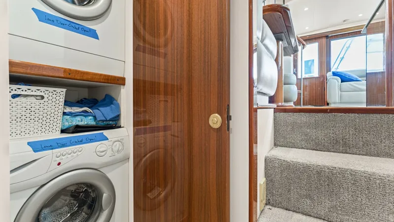Slide: The Image of 2005 61 Viking Enclosed Bridge Kelkat Laundry - 7603909