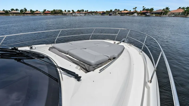 Slide: The Image of Spacious Bow Sunbathing Area The Prestige 500 Fly features a generous bow sunbathing area equipped with plush grey cushions, perfect for relaxation under the sun. The sleek design is complemented by stainless steel railings, offering both safety and style. This inviting space provide - 7603772