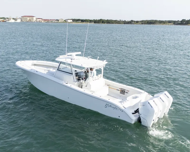 The Image of Yellowfin 42 CC 2017 - 7603281