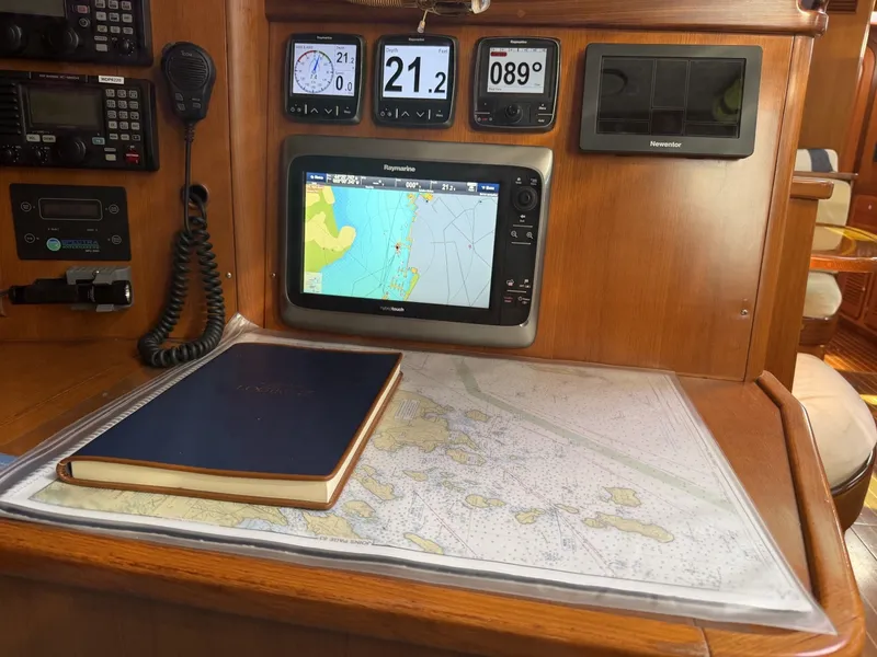 Slide: The Image of Passport 515 Center Cockpit 2008 - 7643052
