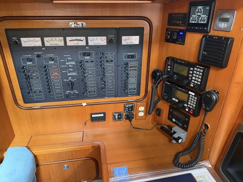 Slide: The Image of Passport 515 Center Cockpit 2008 - 7643051