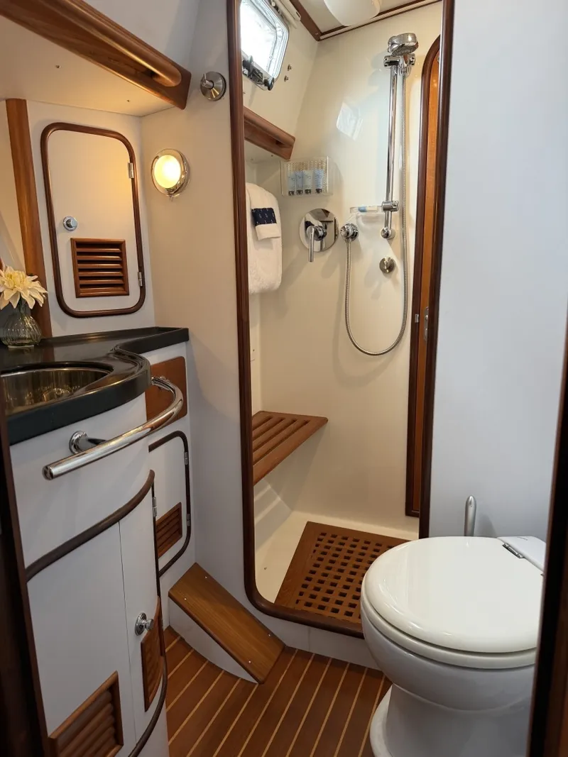 Slide: The Image of Passport 515 Center Cockpit 2008 - 7643057