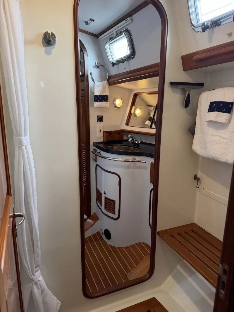 Slide: The Image of Passport 515 Center Cockpit 2008 - 7643058