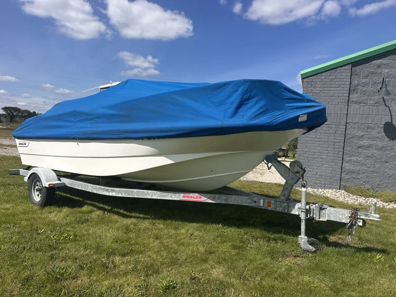 Slide: The Image of Boston Whaler 170 Montauk 2015 - 7643771
