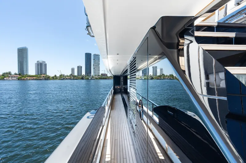 Slide: The Image of Azimut Grande 36 Metri EVO 2026 - 7644149