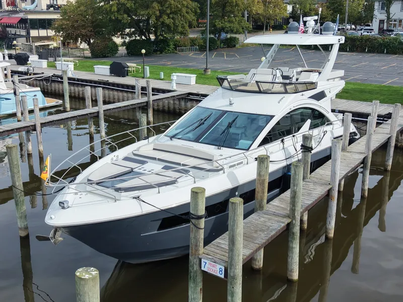 Slide: The Image of Cruisers Yachts 60 FLY 2019 - 8138879