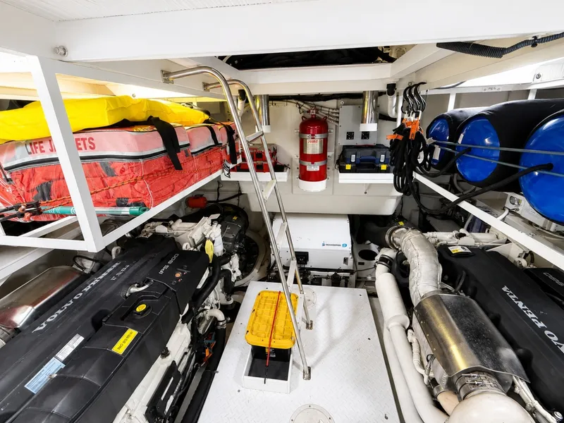 Slide: The Image of Cruisers Yachts 60 FLY 2019 - 7645149