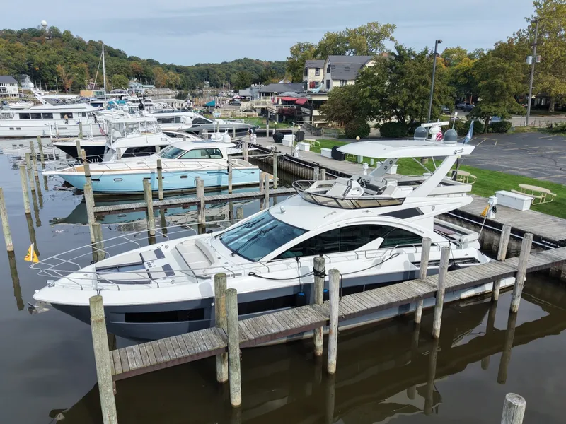 Slide: The Image of Cruisers Yachts 60 FLY 2019 - 8138881