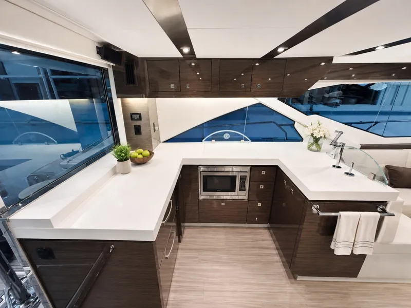 Slide: The Image of Cruisers Yachts 60 FLY 2019 - 7645101