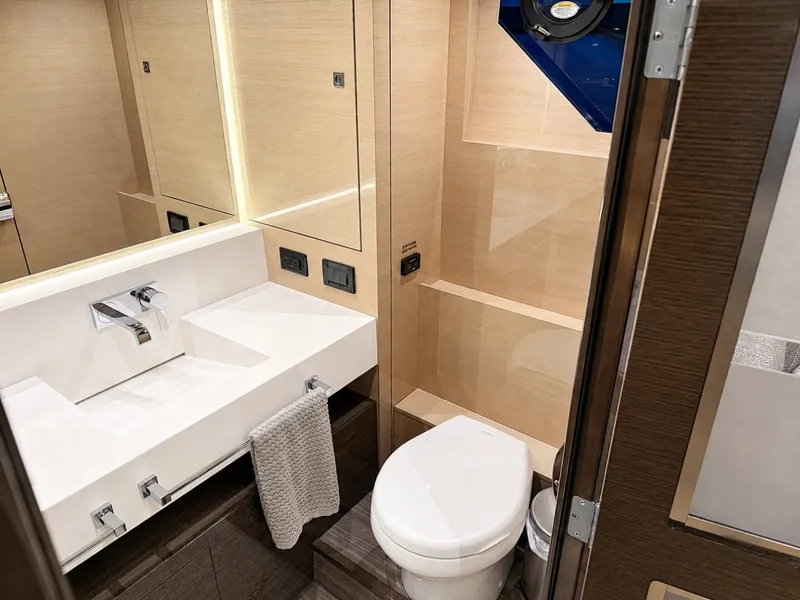 Slide: The Image of Cruisers Yachts 60 FLY 2019 - 7645123