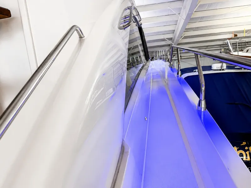 Slide: The Image of Cruisers Yachts 60 FLY 2019 - 7645156