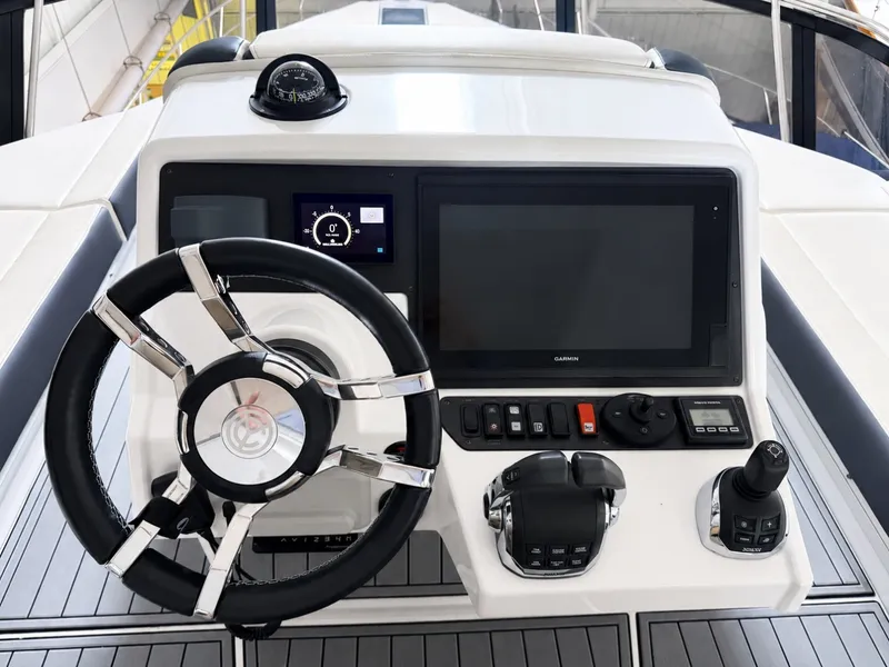 Slide: The Image of Cruisers Yachts 60 FLY 2019 - 7645150
