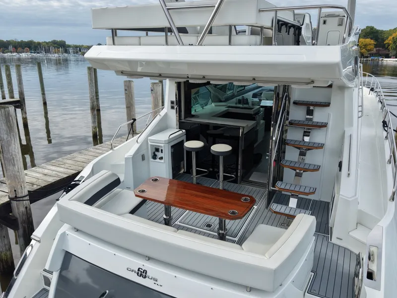 Slide: The Image of Cruisers Yachts 60 FLY 2019 - 8138886