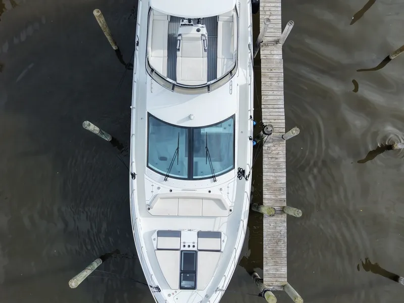 Slide: The Image of Cruisers Yachts 60 FLY 2019 - 8138885