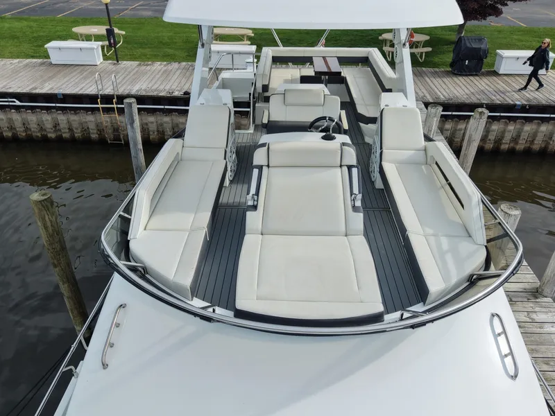 Slide: The Image of Cruisers Yachts 60 FLY 2019 - 8138887