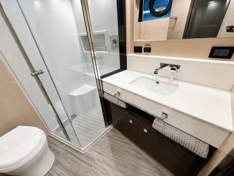 Slide: The Image of Cruisers Yachts 60 FLY 2019 - 7645077