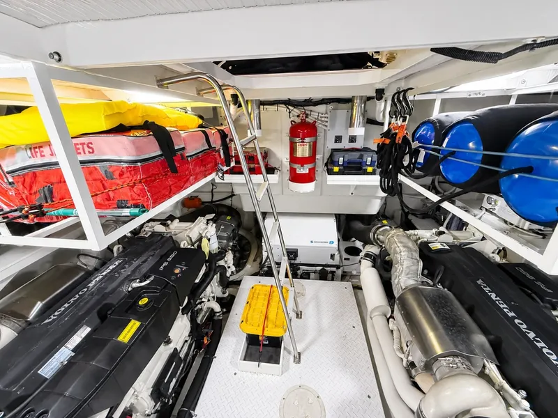 Slide: The Image of Cruisers Yachts 60 FLY 2019 - 7645141