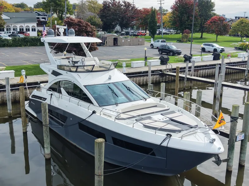 Slide: The Image of Cruisers Yachts 60 FLY 2019 - 8138878