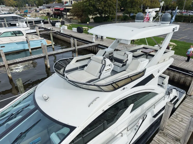 Slide: The Image of Cruisers Yachts 60 FLY 2019 - 8138891