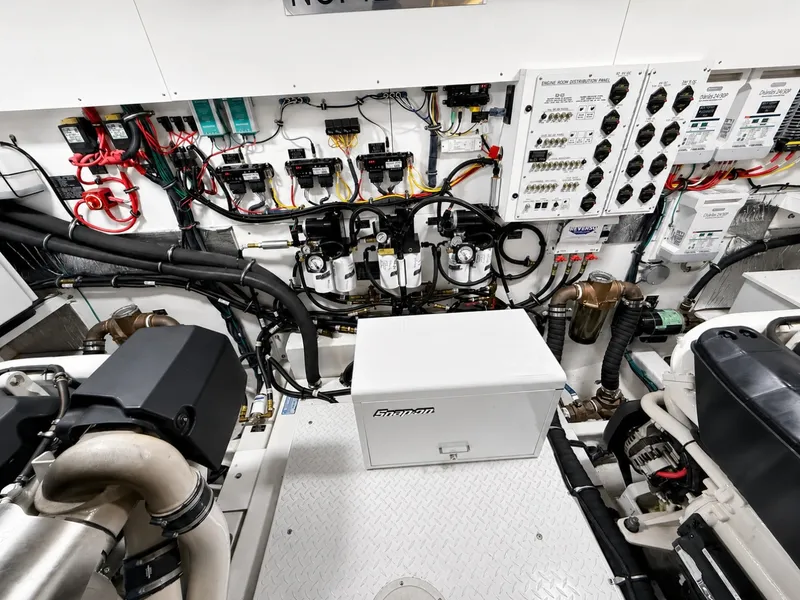 Slide: The Image of Cruisers Yachts 60 FLY 2019 - 7645148