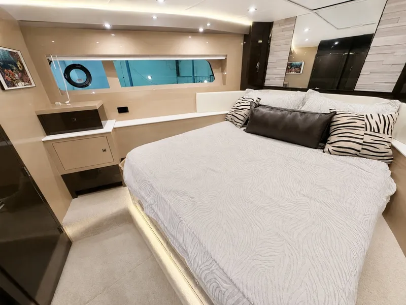 Slide: The Image of Cruisers Yachts 60 FLY 2019 - 7645083