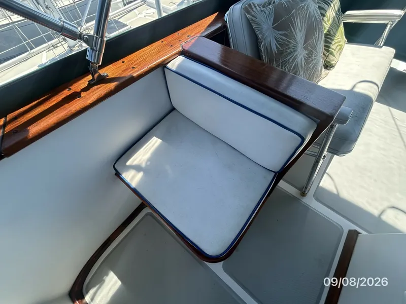 Slide: The Image of 36' Monk flybridge starboard seating - 7646937