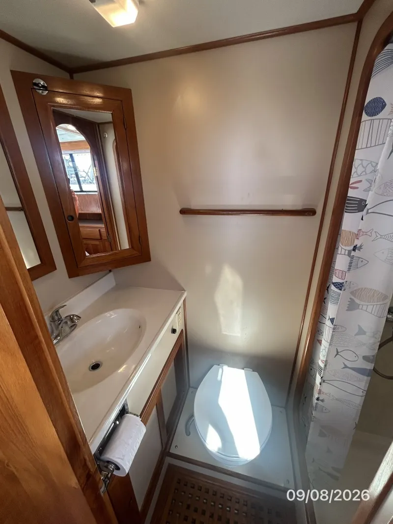 Slide: The Image of 36' Monk master stateroom head - 7646959