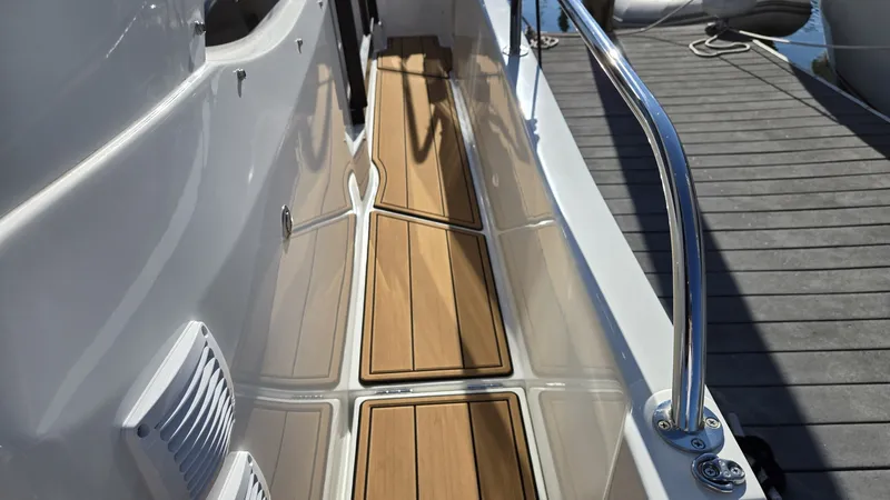 Slide: The Image of Beneteau Antares 11 Coupe 2025 - 7647312