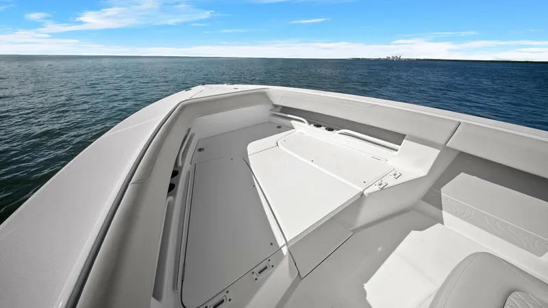 Slide: The Image of Spacious Bow Seating Area The bow of the 2025 Jupiter 30 HFS offers a spacious seating area perfect for relaxation and enjoyment on the water. Featuring sleek, modern lines and ample seating, this area is designed for comfort and style. The clean white finish complements the expan - 7718726