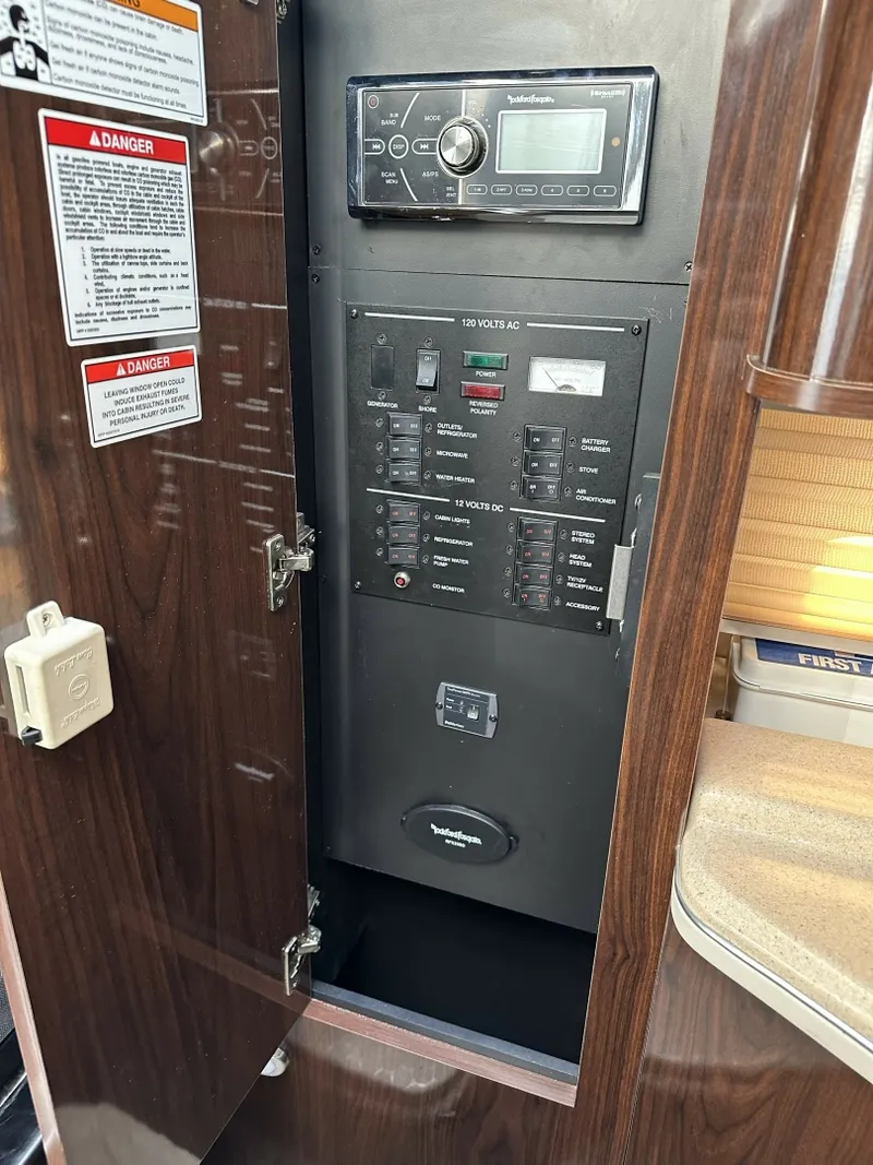 Slide: The Image of Sea Ray 280 Sundancer 2015 - 7763397
