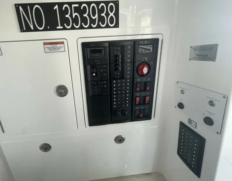 Slide: The Image of Valhalla Boatworks V-33 2025 - 7766090