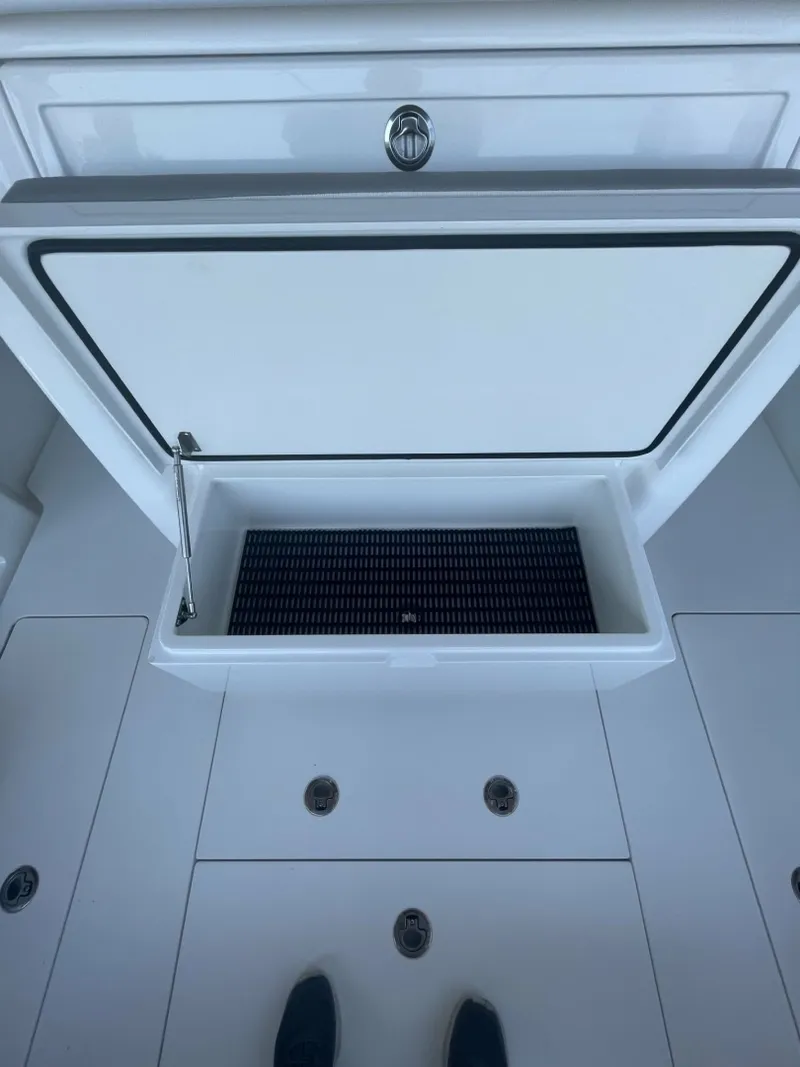 Slide: The Image of Valhalla Boatworks V-33 2025 - 7766086