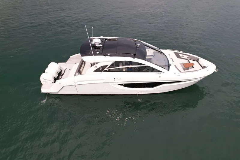 The Image of Cruisers 42 GLS OB 2021 - 7660137