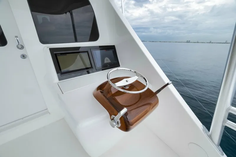 Slide: The Image of Viking 92 Enclosed Bridge 2016 - 8037541