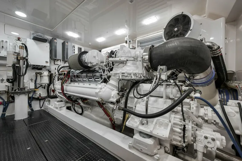 Slide: The Image of Viking 92 Enclosed Bridge 2016 - 8037570