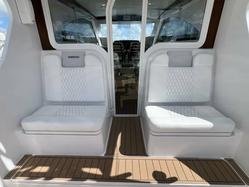 Slide: The Image of Queen/Smith Custom 53 - Cockpit Seating 2023 Queen/Smith Custom 53 - 7720638
