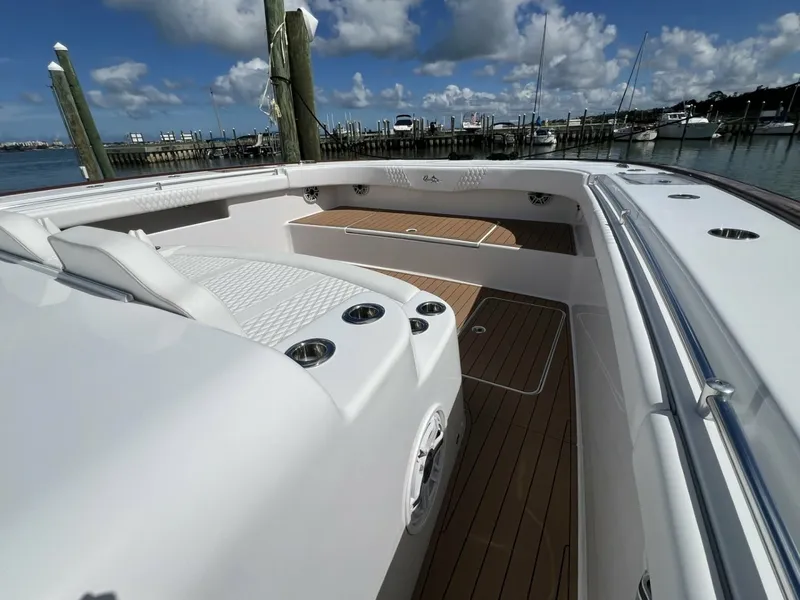 Slide: The Image of Queen/Smith Custom 53 -  Bow 2023 Queen/Smith Custom 53 - 7720640