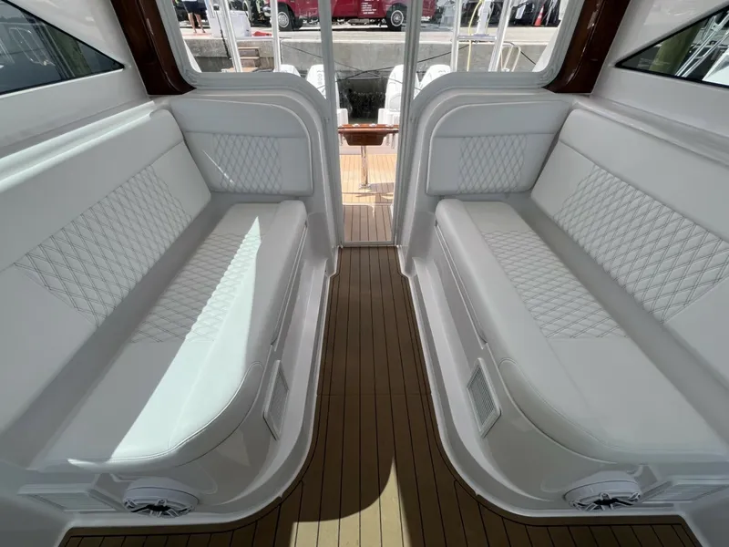 Slide: The Image of Queen/Smith Custom 53 - Helm Seating 2023 Queen/Smith Custom 53 - 7661440