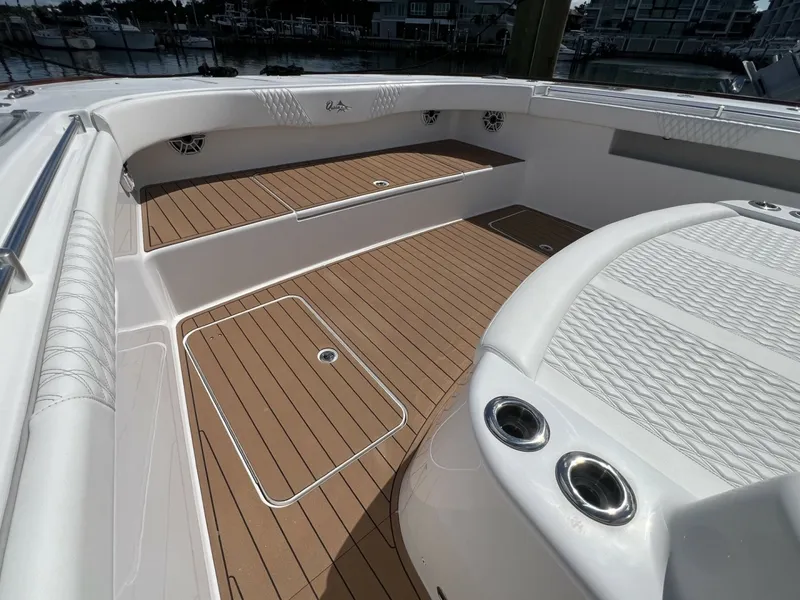 Slide: The Image of Queen/Smith Custom 53 - Bow 2023 Queen/Smith Custom 53 - 7661428
