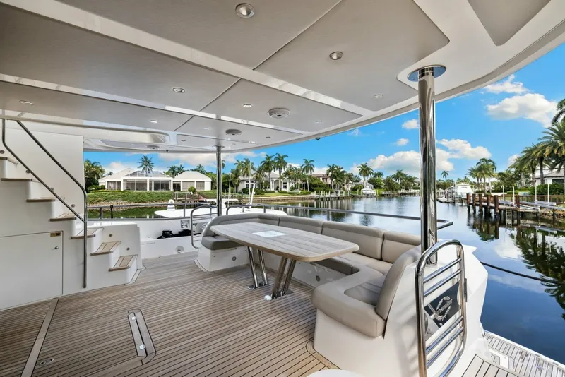 Slide: The Image of Aft Deck 2018 Sunseeker 95 Motoryacht JUST ONE MORE - 7762126