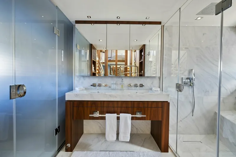 Slide: The Image of Master Ensuite Head 2018 Sunseeker 95 Motoryacht JUST ONE MORE - 7762103