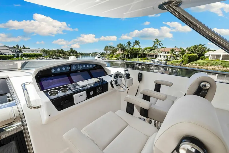 Slide: The Image of Bridge Deck 2018 Sunseeker 95 Motoryacht JUST ONE MORE - 7762127