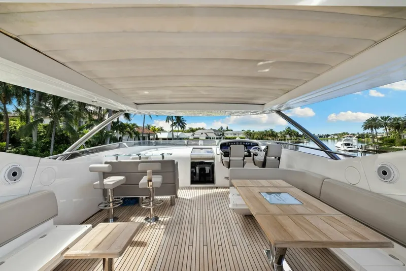 Slide: The Image of Bridge Deck 2018 Sunseeker 95 Motoryacht JUST ONE MORE - 7762130