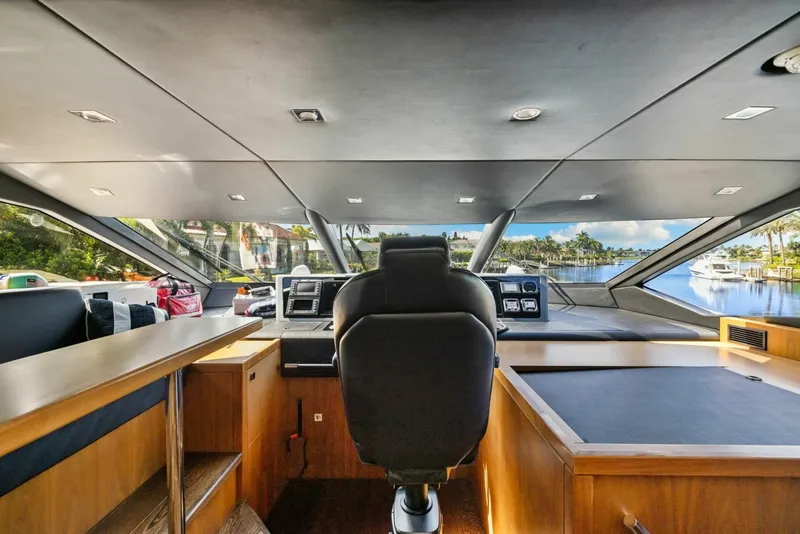 Slide: The Image of Pilothouse 2018 Sunseeker 95 Motoryacht JUST ONE MORE - 7762119